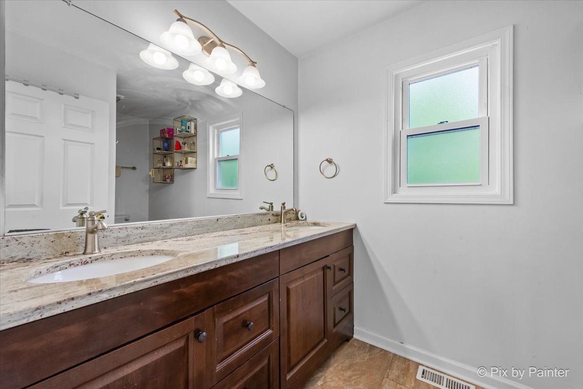 9 N Walnut Court, Streamwood, IL 60107