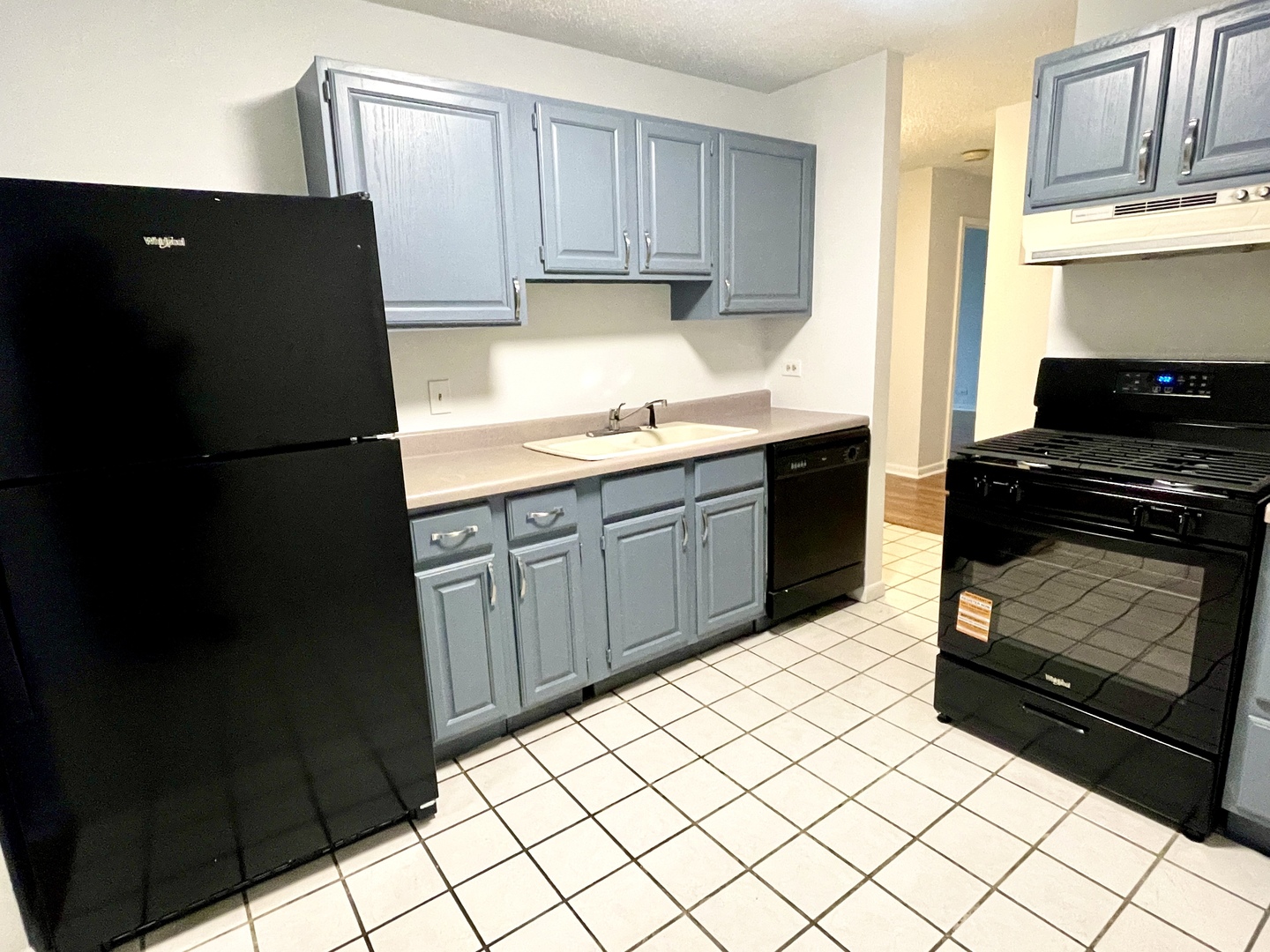 2201 S Highland Avenue #2J, Lombard, IL 60148