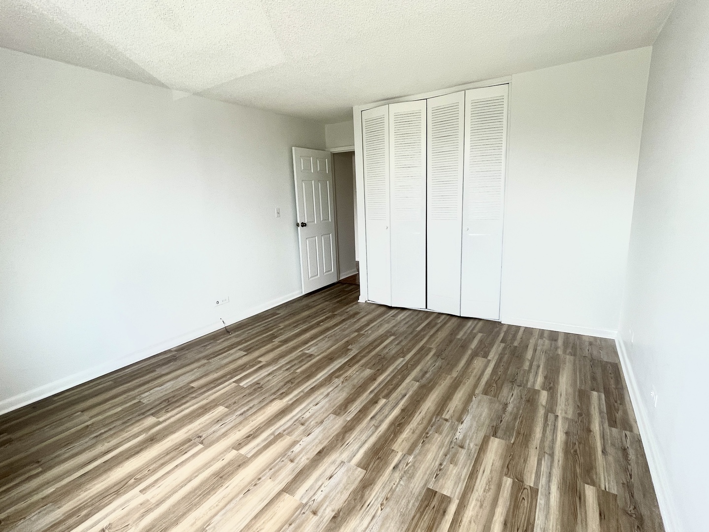 2201 S Highland Avenue #2J, Lombard, IL 60148