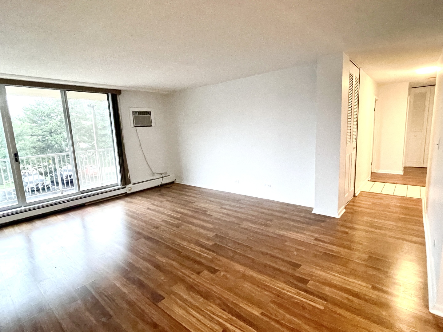 2201 S Highland Avenue #2J, Lombard, IL 60148