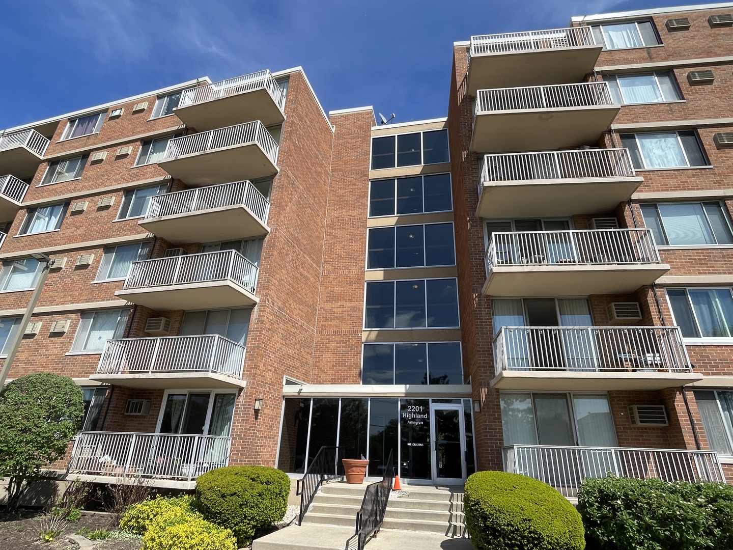 2201 S Highland Avenue #2J, Lombard, IL 60148