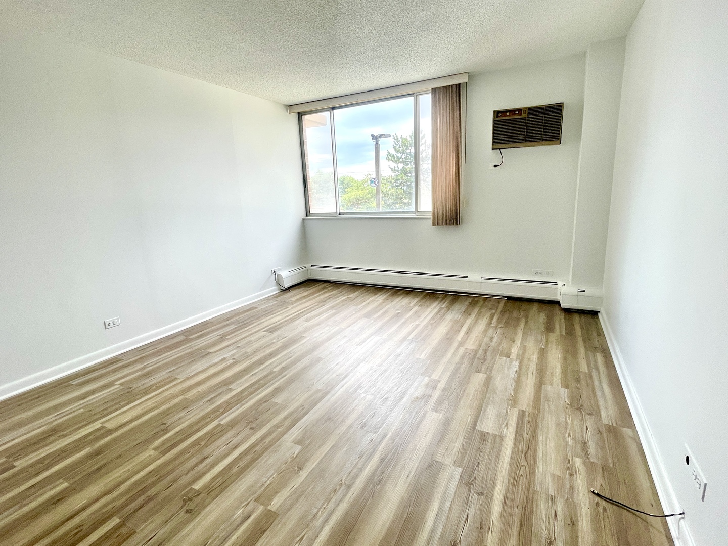 2201 S Highland Avenue #2J, Lombard, IL 60148