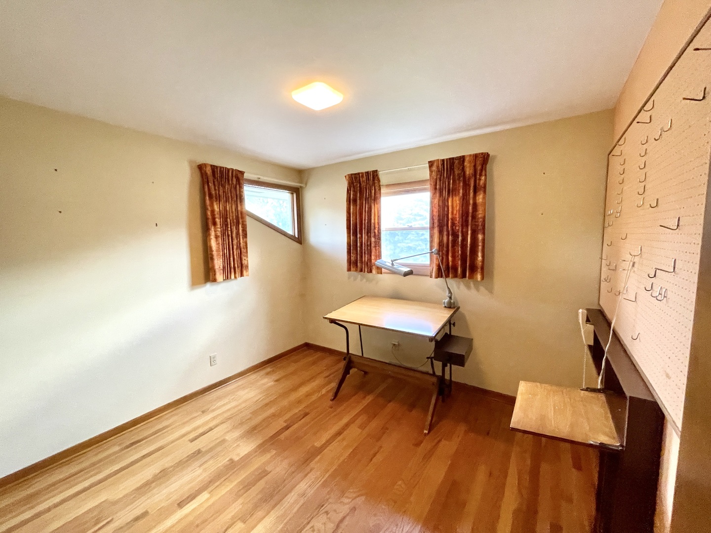 1900 Charles Lane, Aurora, IL 60505