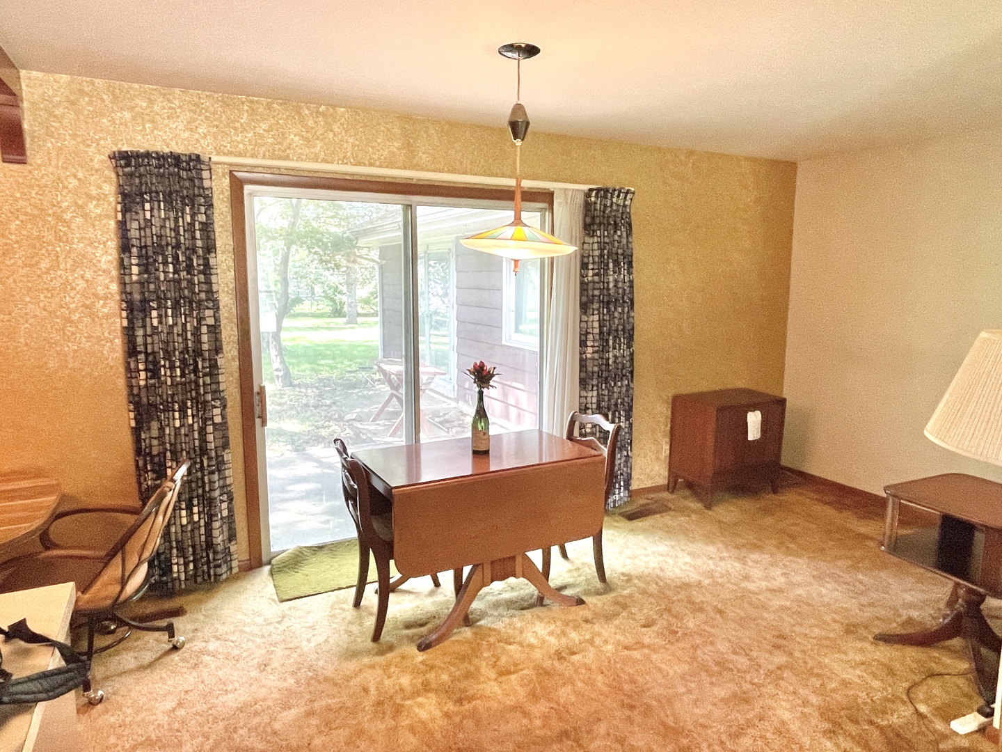 1900 Charles Lane, Aurora, IL 60505