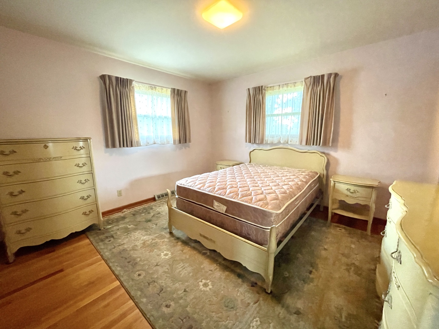 1900 Charles Lane, Aurora, IL 60505