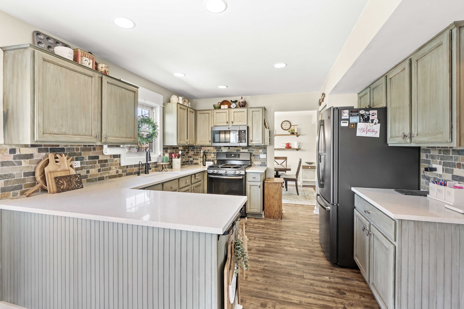 8060 W HARVEST Drive, Frankfort, IL 60423