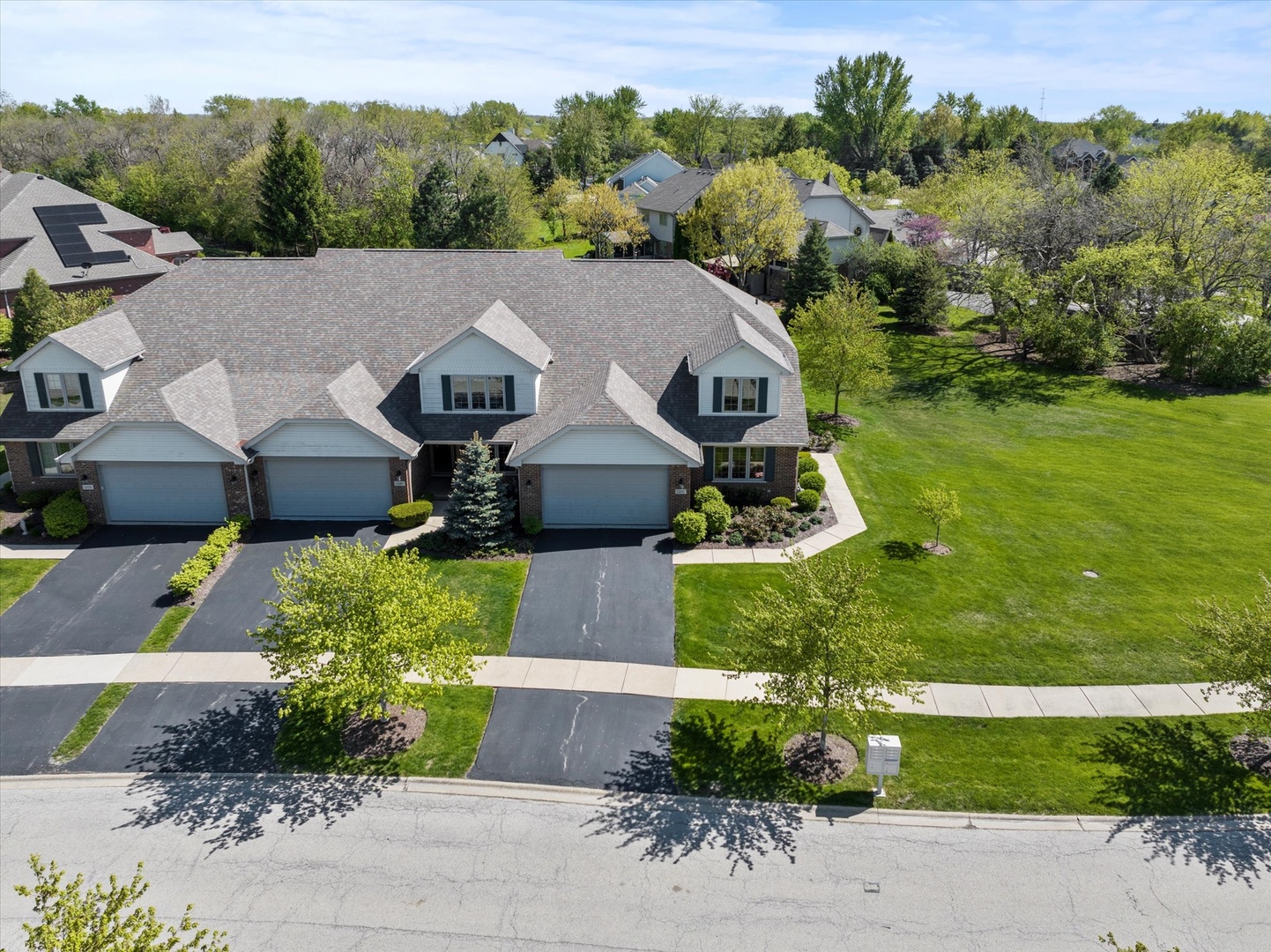 12195 Oxford Court, Lemont, IL 60439