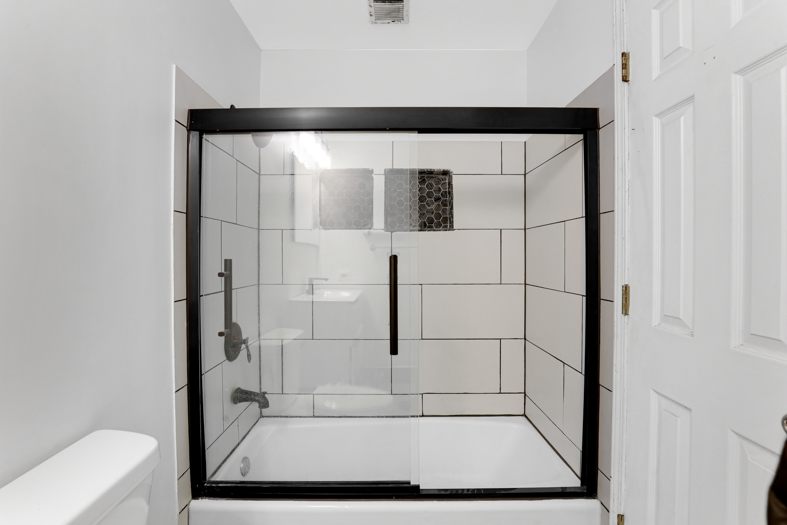 2941 N Sheffield Avenue #1, Chicago, IL 60657