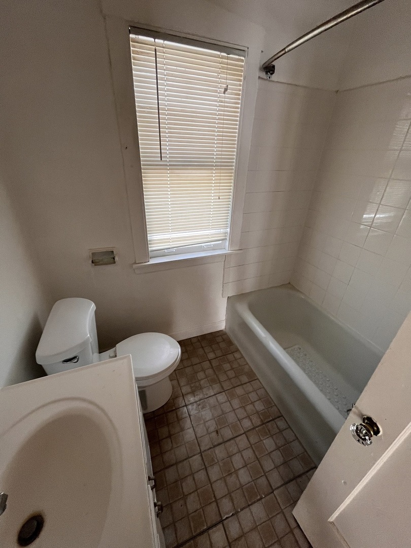 1405 S 17th Avenue, Maywood, IL 60153