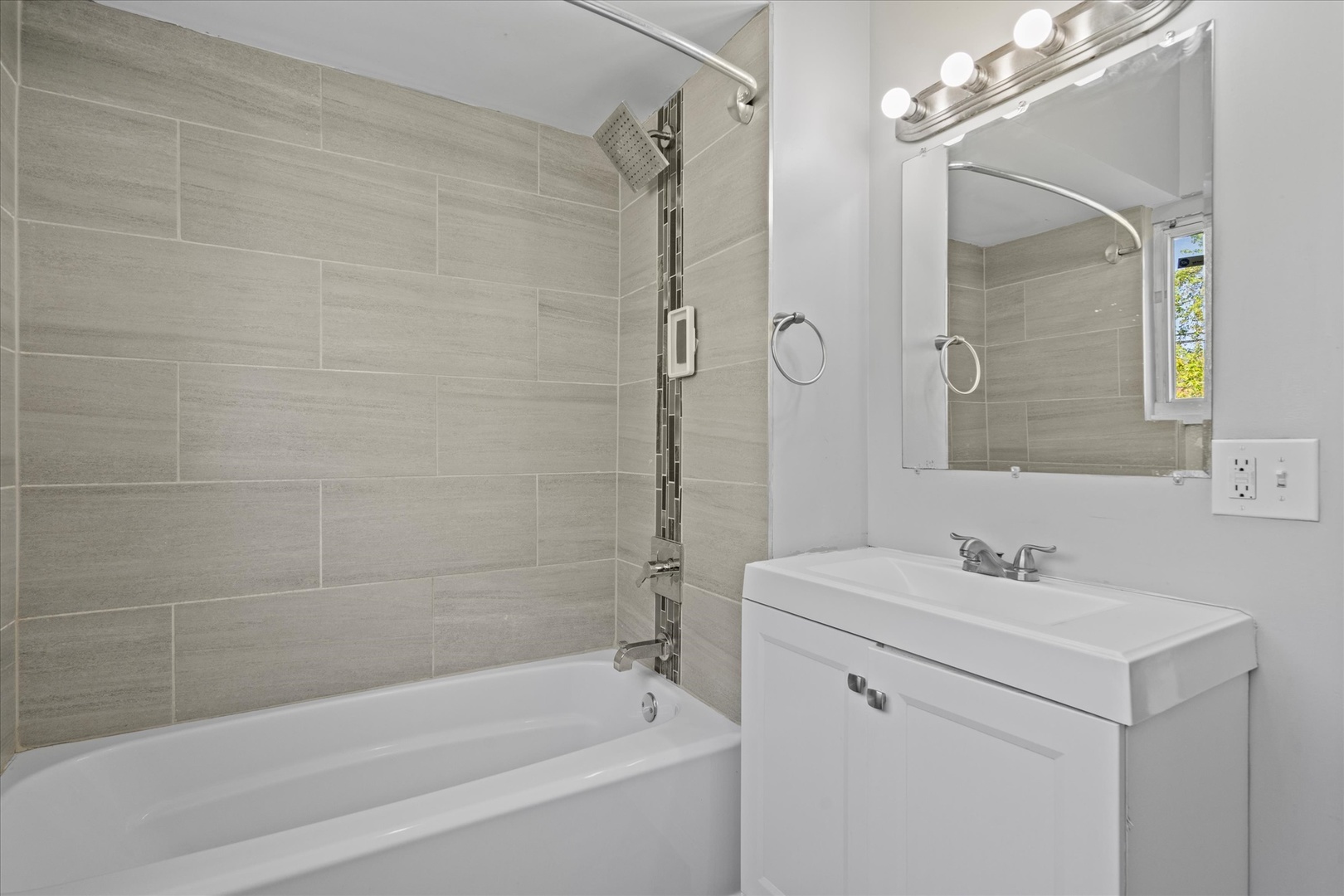 11812 S Watkins Avenue, Chicago, IL 60643