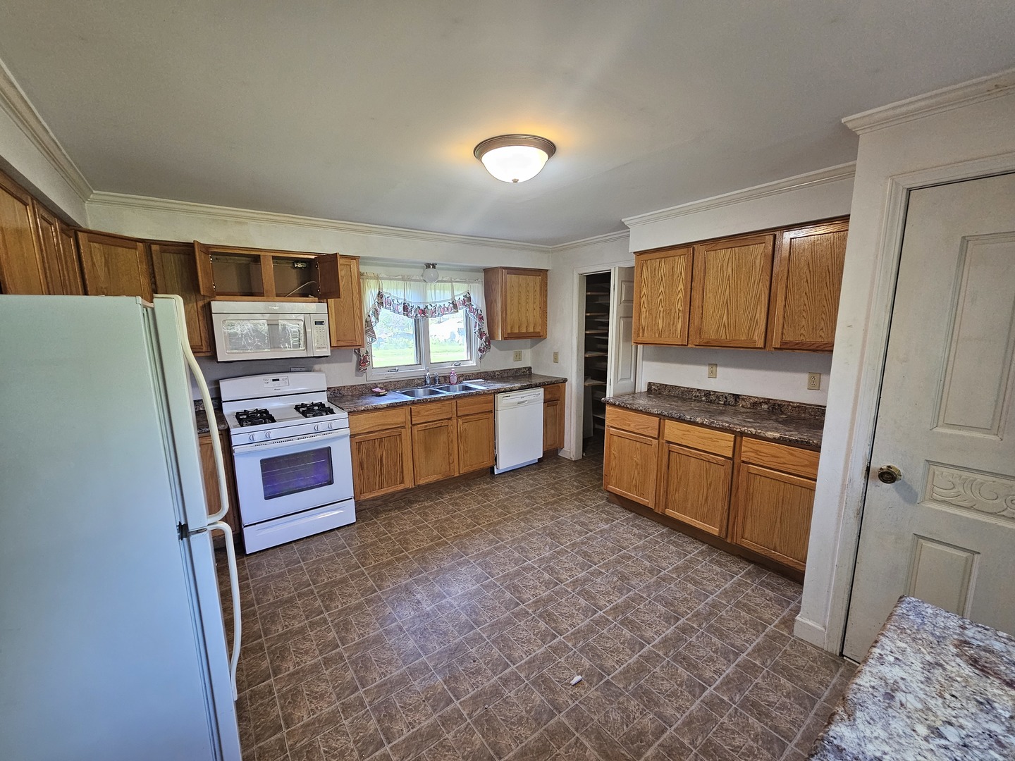 941 W Perry Street, Belvidere, IL 61008