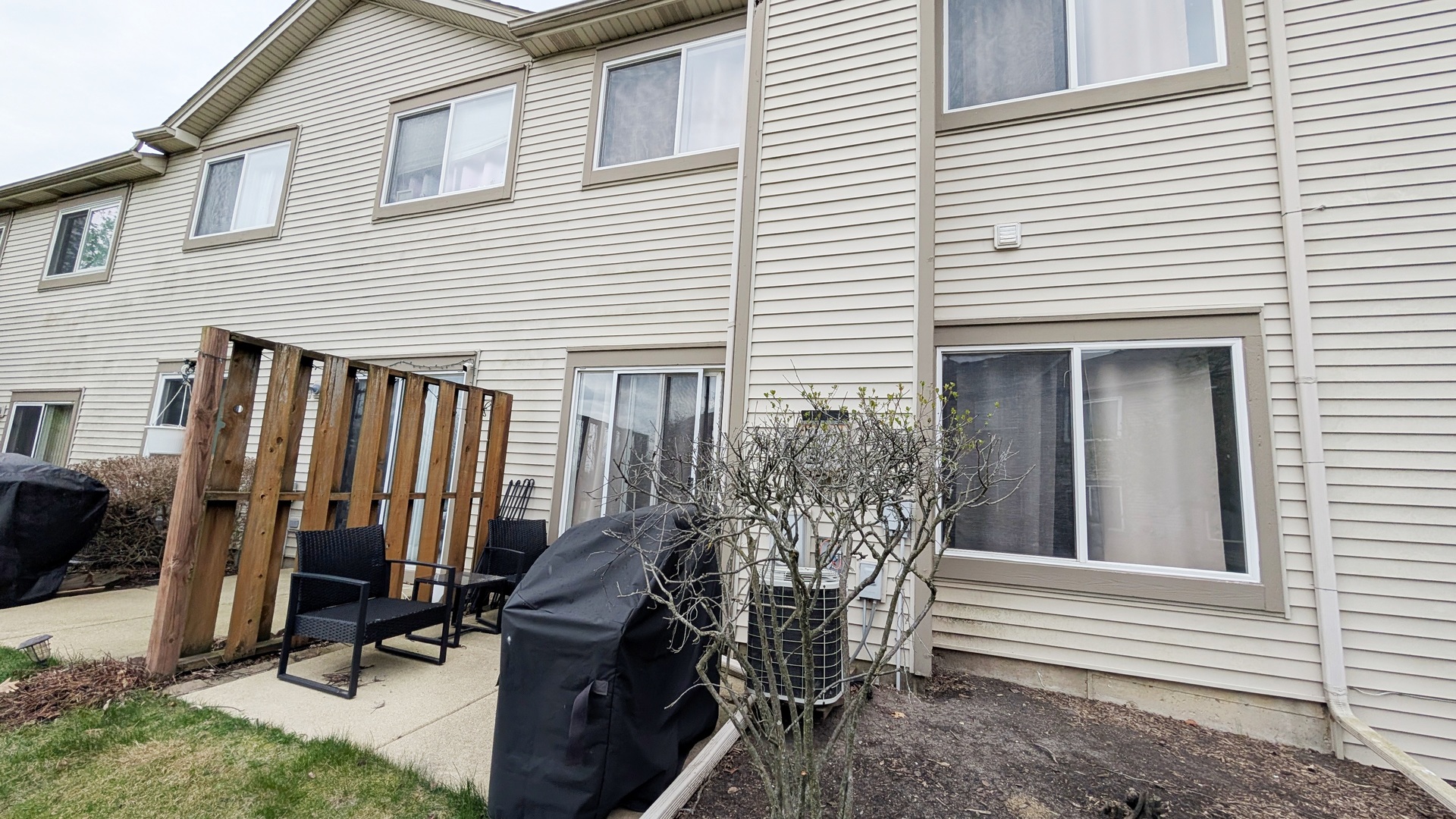 1025 Woodview Court, Aurora, IL 60502