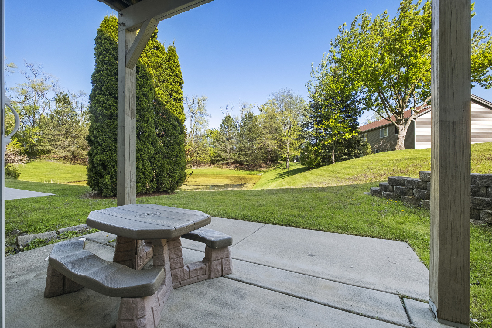 676 E Whispering Oaks Court, Palatine, IL 60074