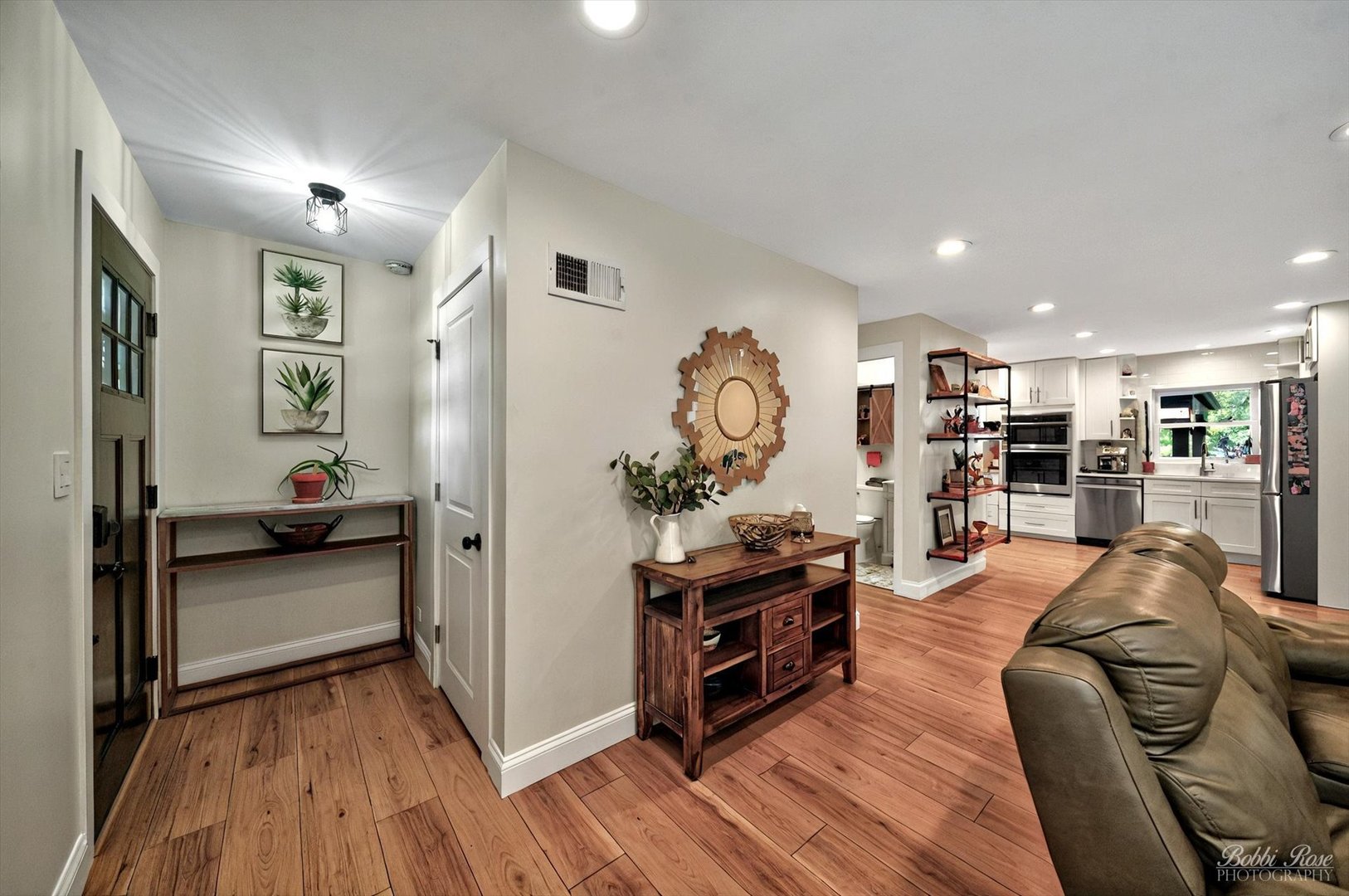 1224 S MOUNT PROSPECT Road, Des Plaines, IL 60018