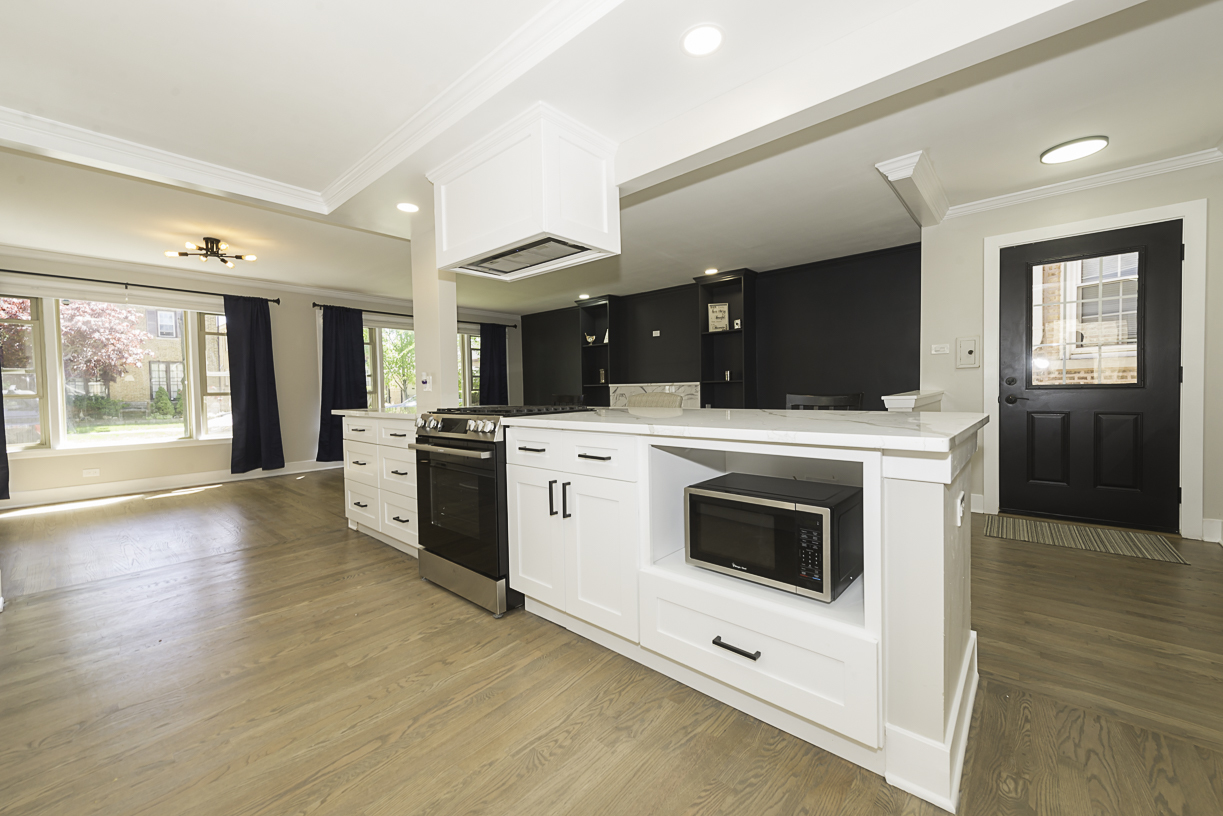 5848 N Drake Avenue, Chicago, IL 60659