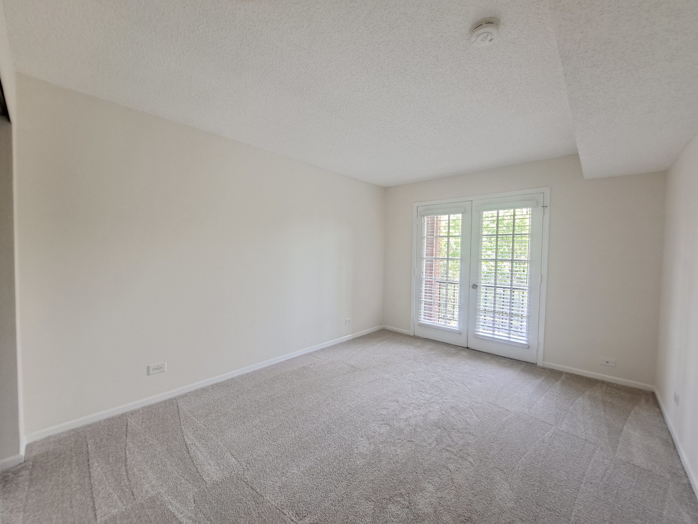 520 Biesterfield Road #213D, Elk Grove Village, IL 60007