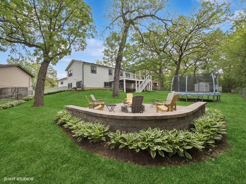 1811 MAPLEWOOD Court, Lindenhurst, IL 60046