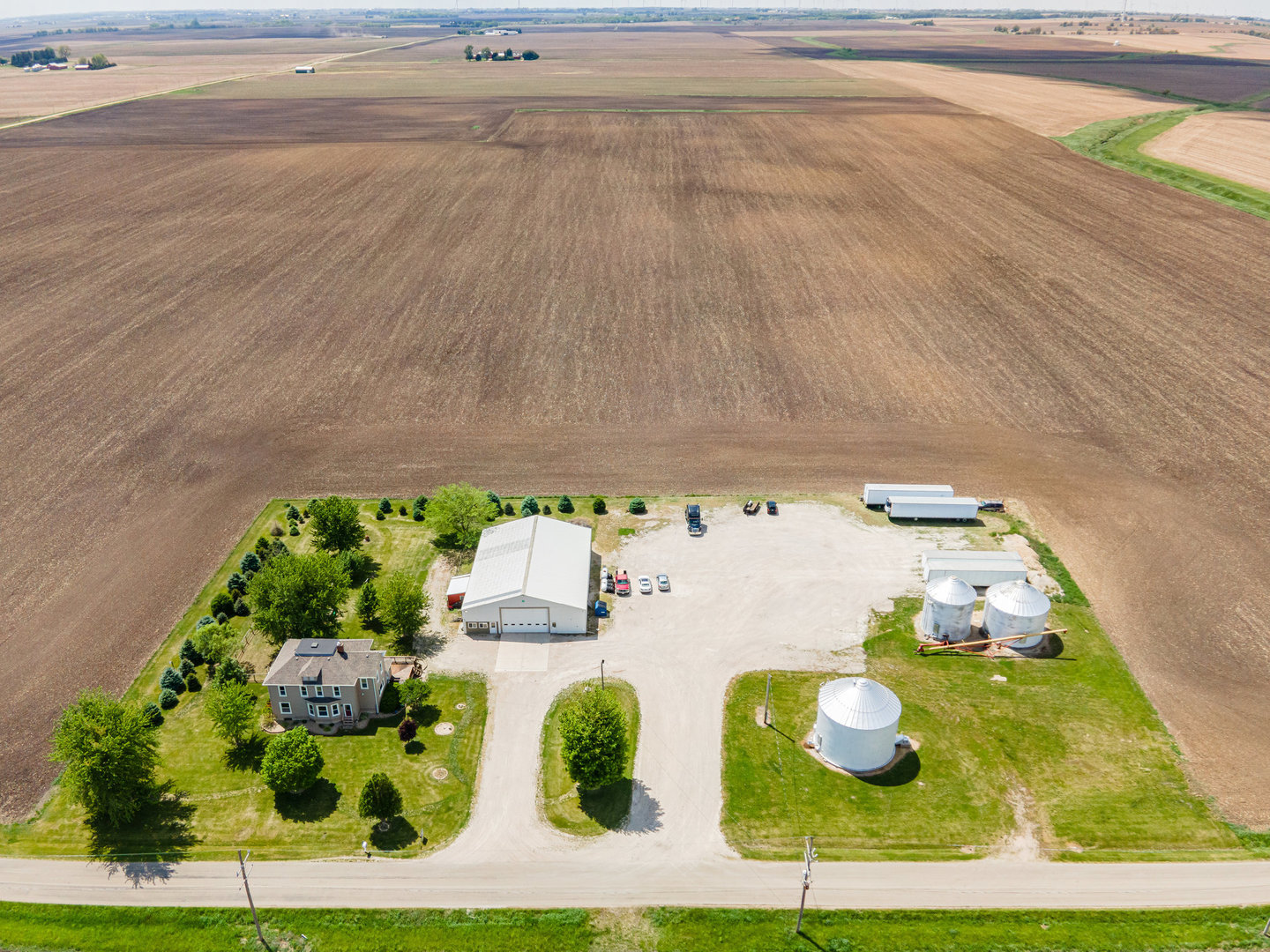 4731 E 10th Road, Earlville, IL 60518