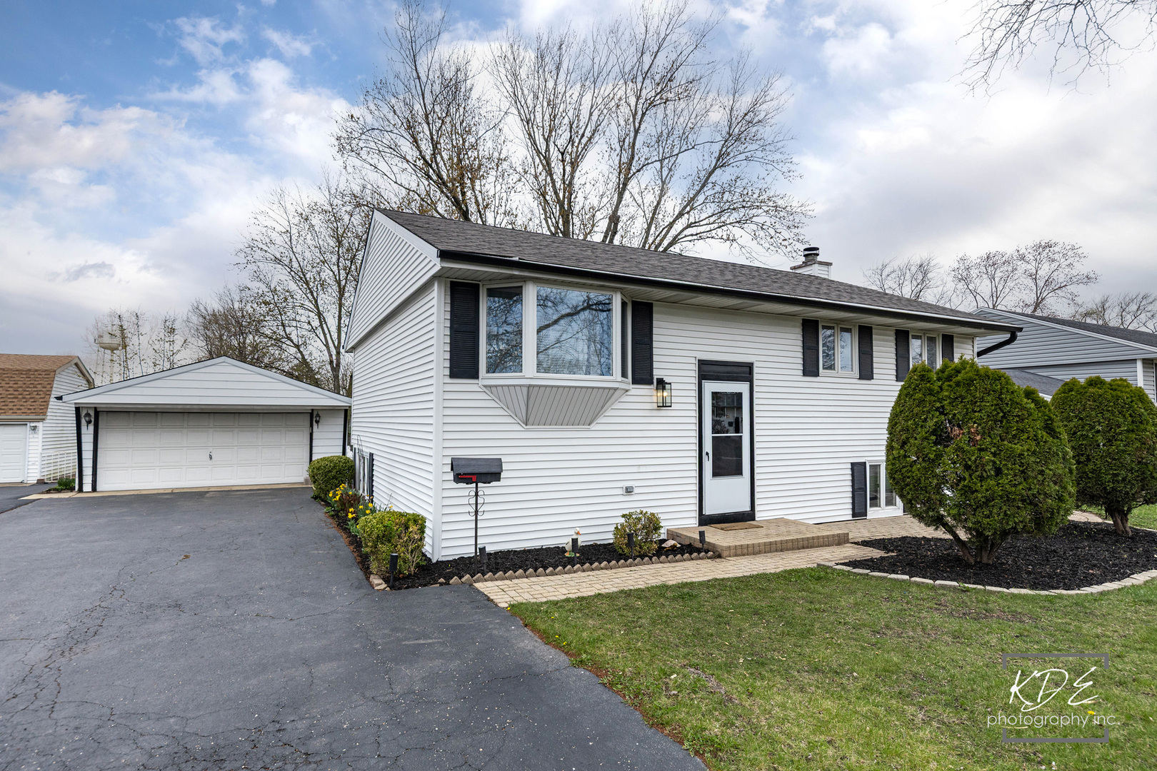 7622 Sprucewood Avenue, Woodridge, IL 60517