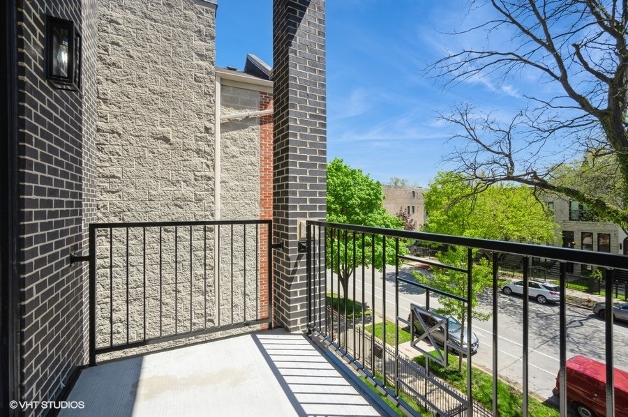 456 E Oakwood Boulevard #2, Chicago, IL 60653