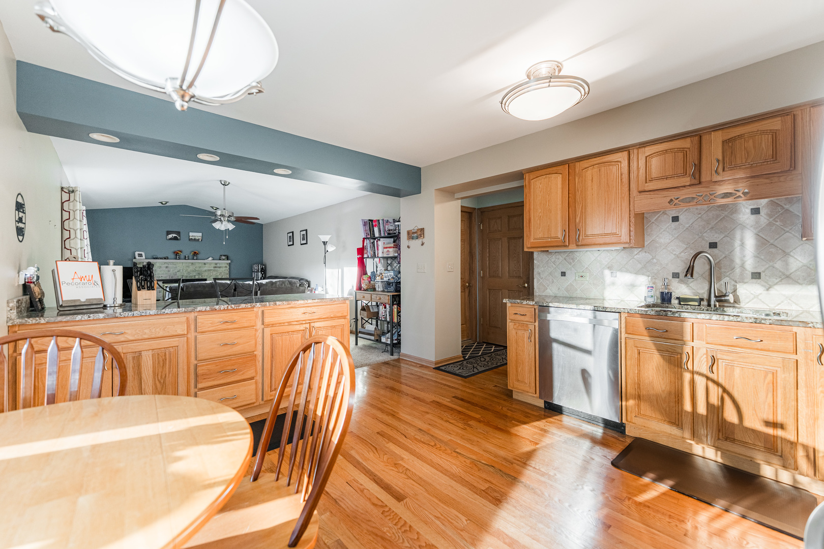 8332 Adbeth Avenue, Woodridge, IL 60517