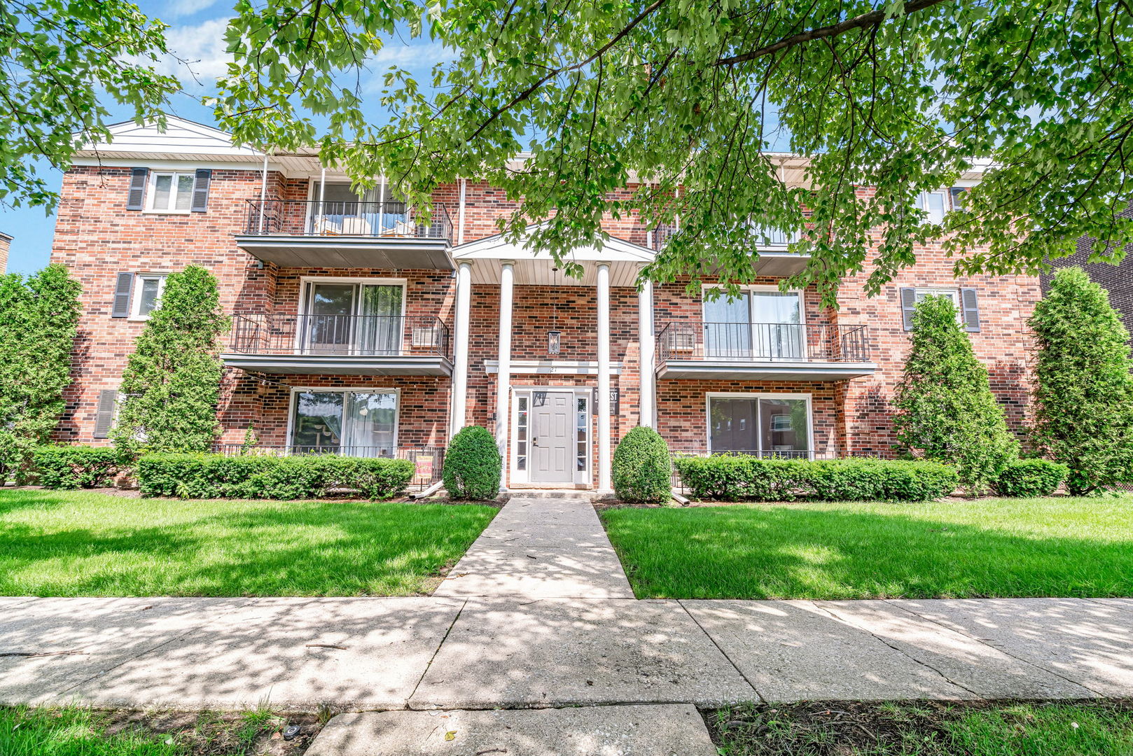 21 S Waiola Avenue #02, La Grange, IL 60525
