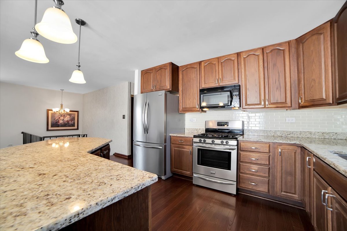 8049 W Norwood Drive, Frankfort, IL 60423