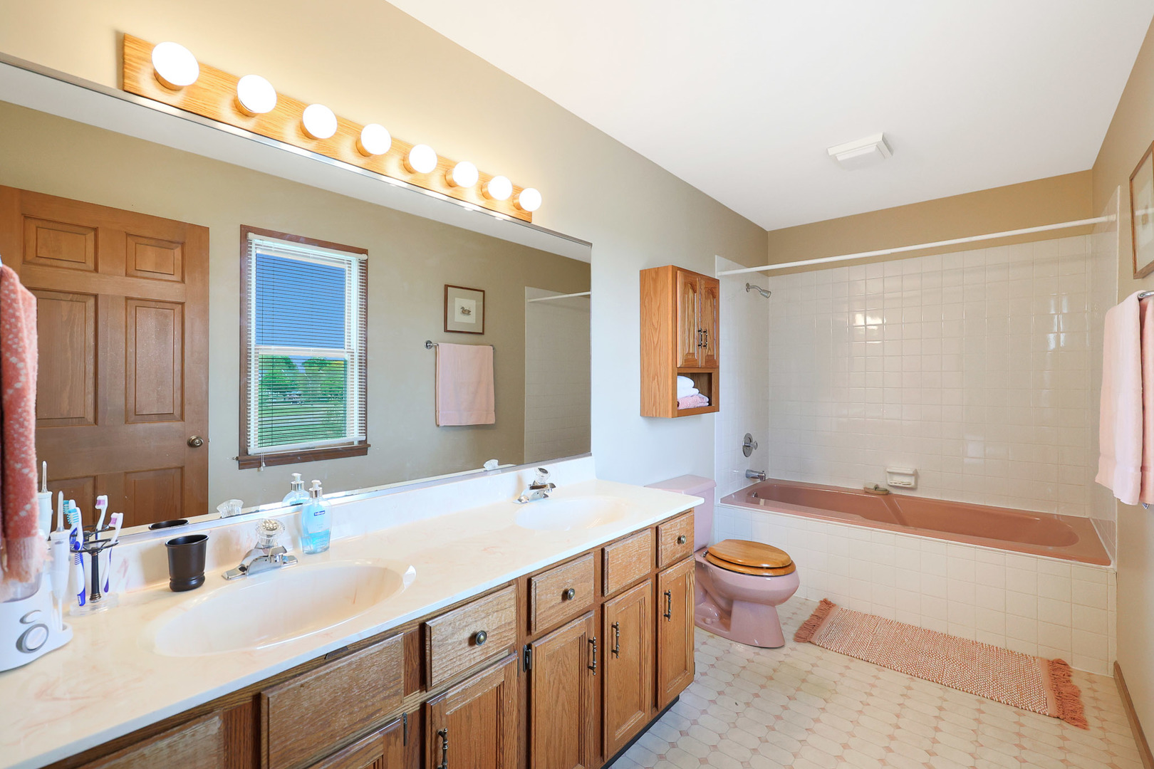 1866 Chandler Avenue, St. Charles, IL 60174