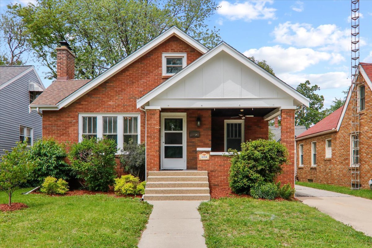 1014 E Washington Street, Bloomington, IL 61701