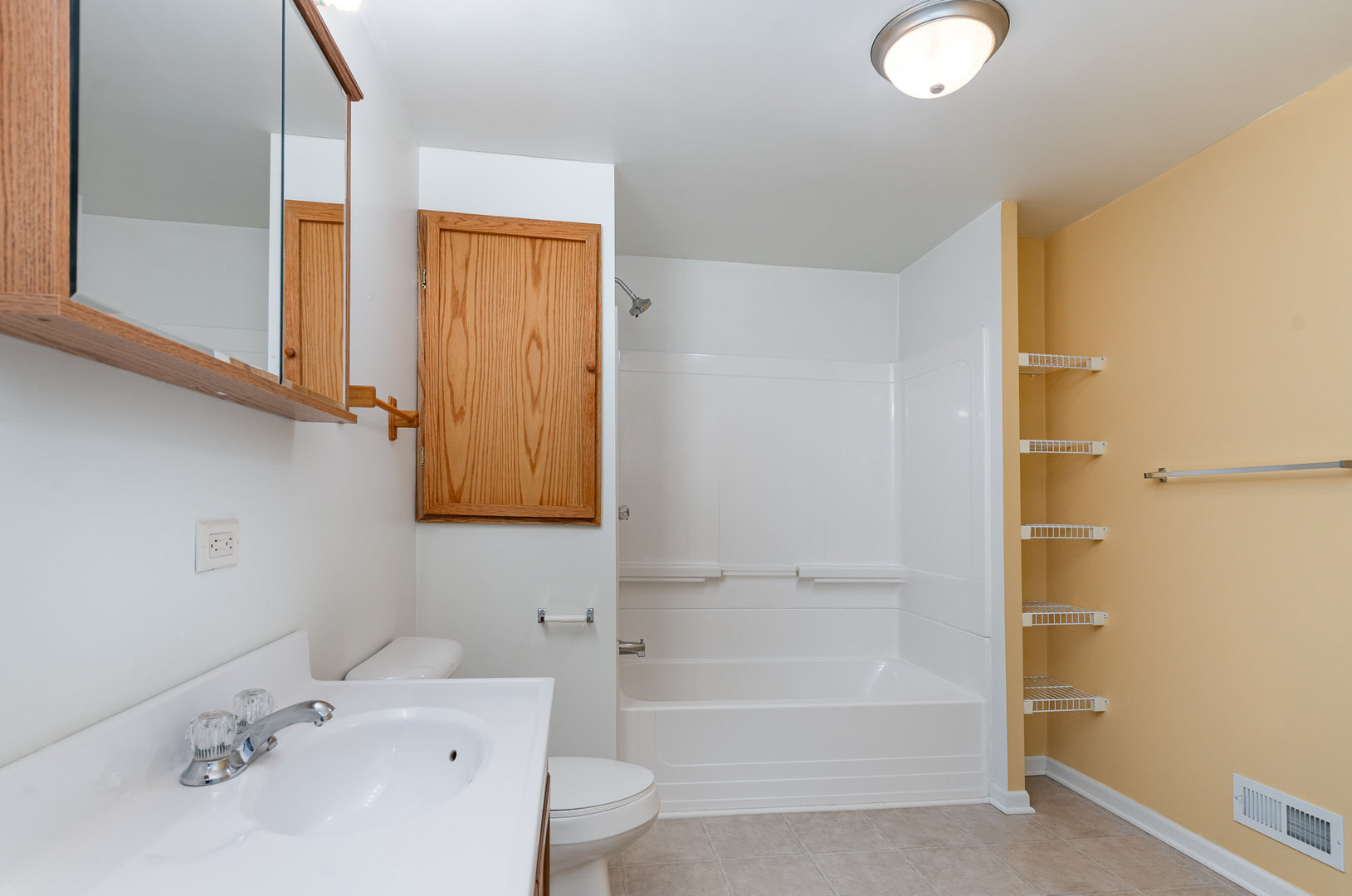 1073 Hawthorne Avenue, Beecher, IL 60401