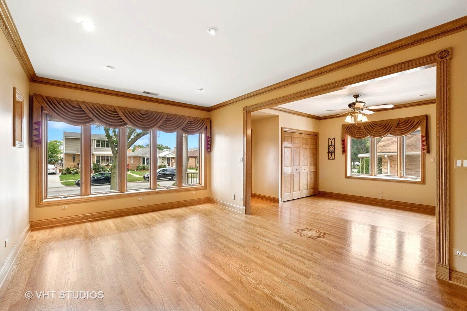 8114 N Ottawa Avenue, Niles, IL 60714