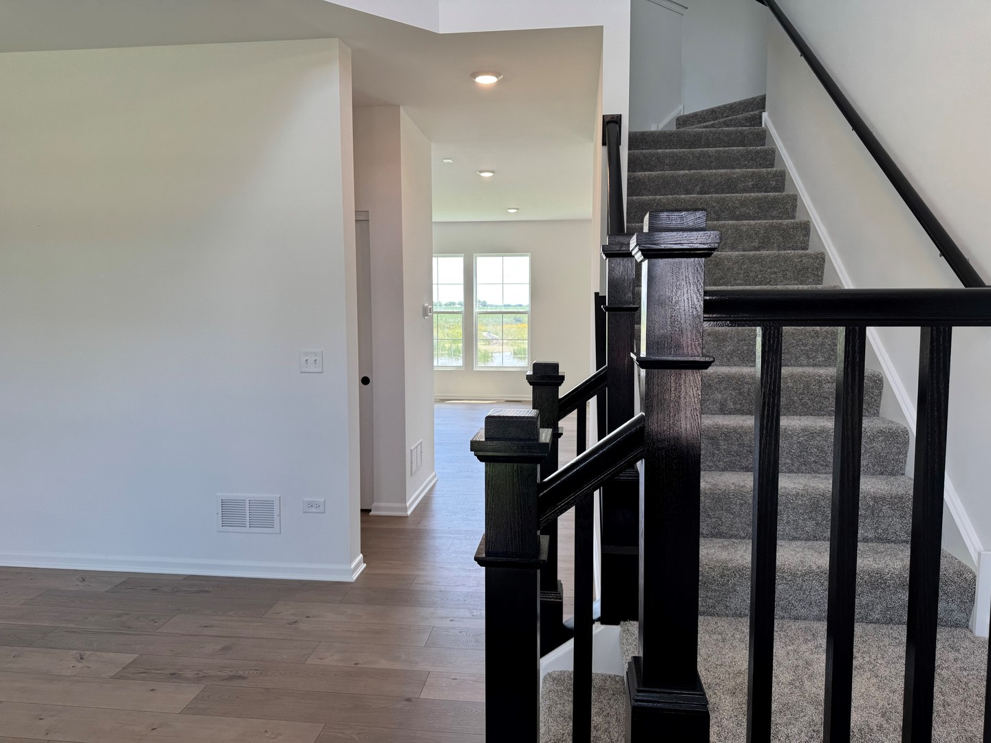 160 Piper Glen Avenue, Oswego, IL 60543