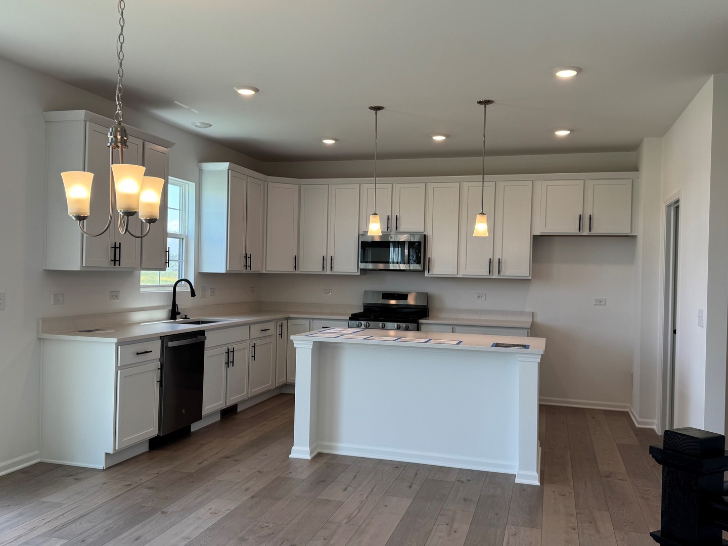 160 Piper Glen Avenue, Oswego, IL 60543