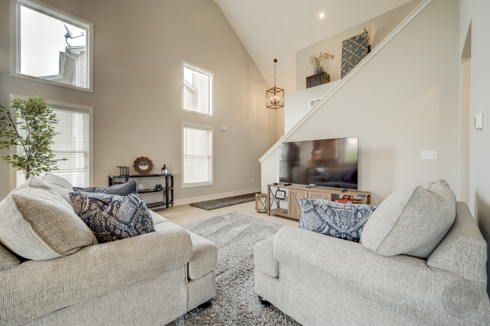 570 Sudbury Circle, Oswego, IL 60543