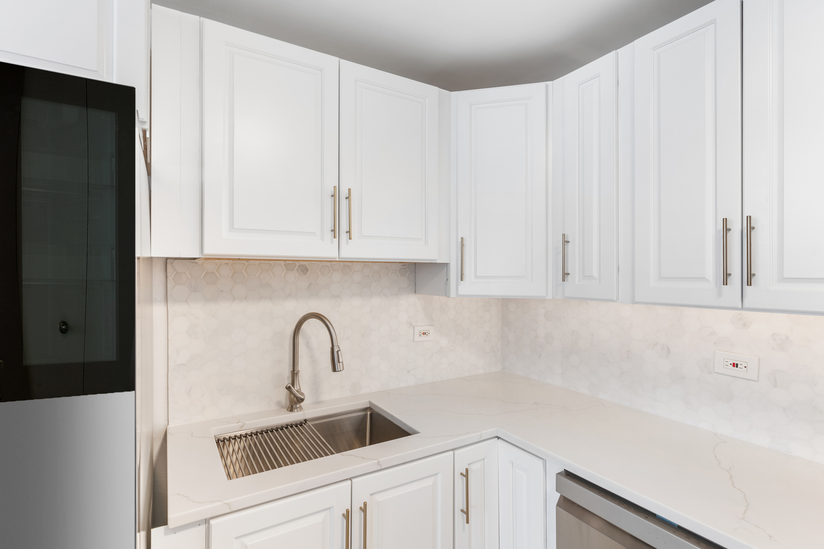 6301 N Sheridan Road #11D, Chicago, IL 60660