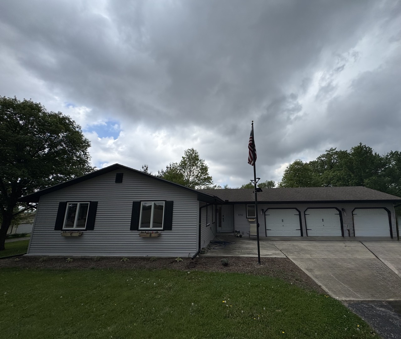 8702 N 1900 East Road, Bloomington, IL 61705