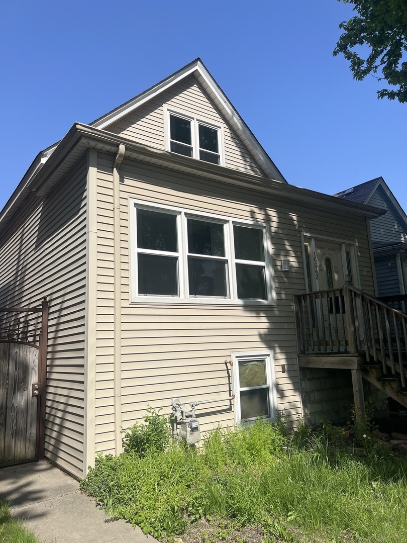 10642 S Calhoun Avenue, Chicago, IL 60617