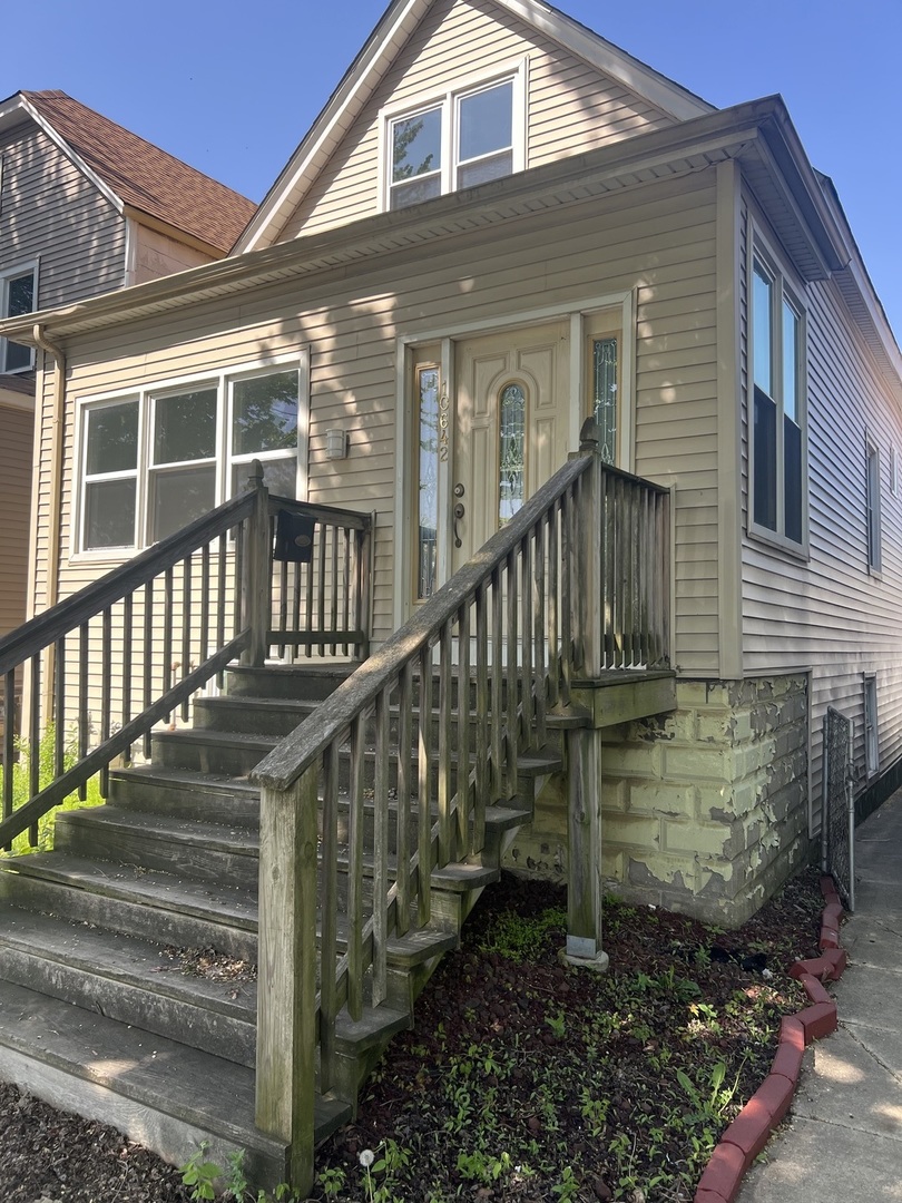 10642 S Calhoun Avenue, Chicago, IL 60617
