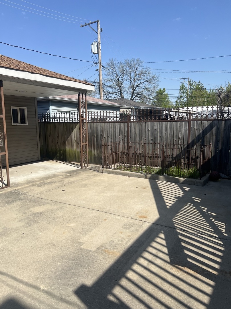 10642 S Calhoun Avenue, Chicago, IL 60617