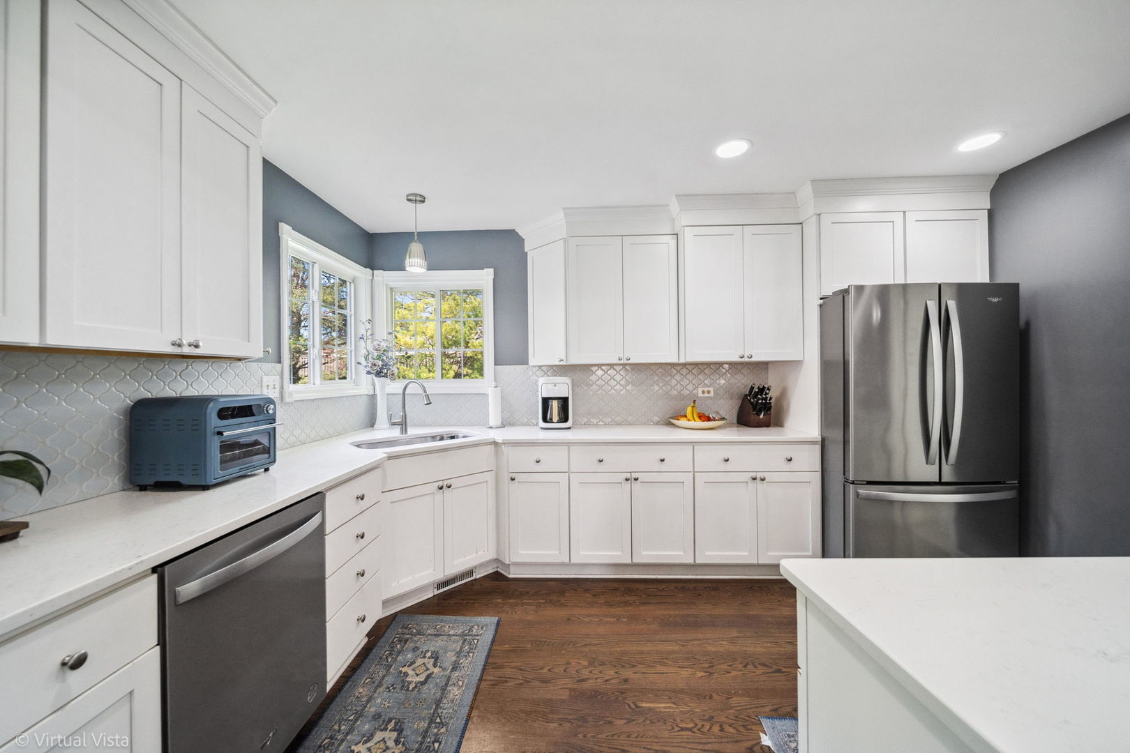 945 Williamsburg Street, Westmont, IL 60559