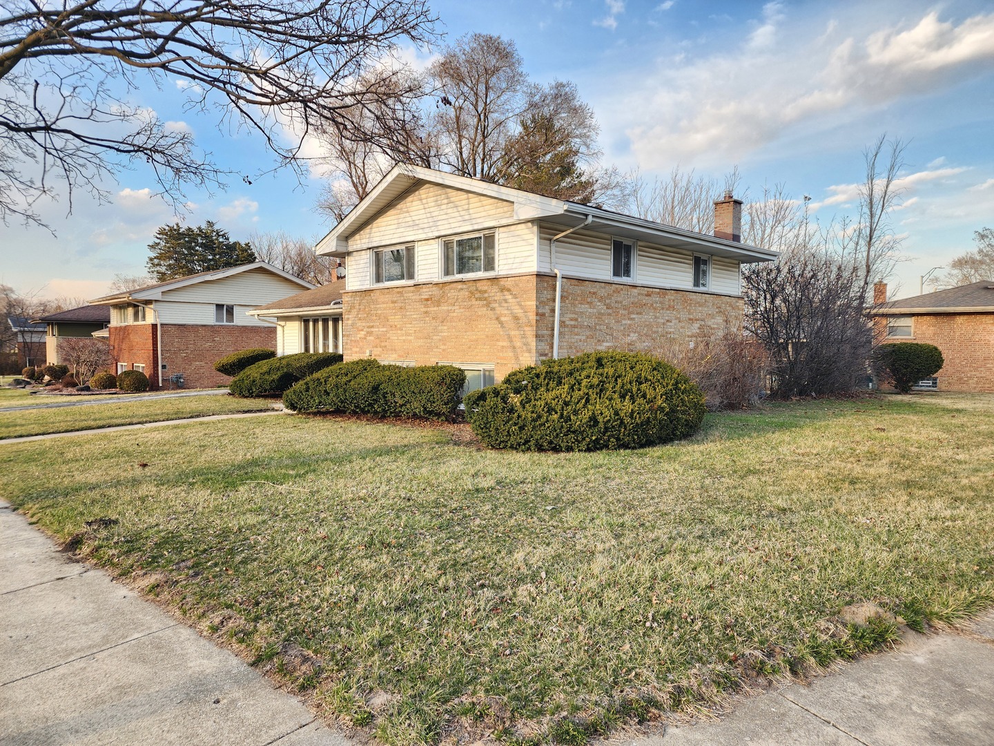 319 Serena Drive, Chicago Heights, IL 60411
