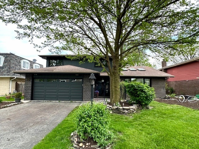 10427 S Alta Drive, Palos Hills, IL 60465