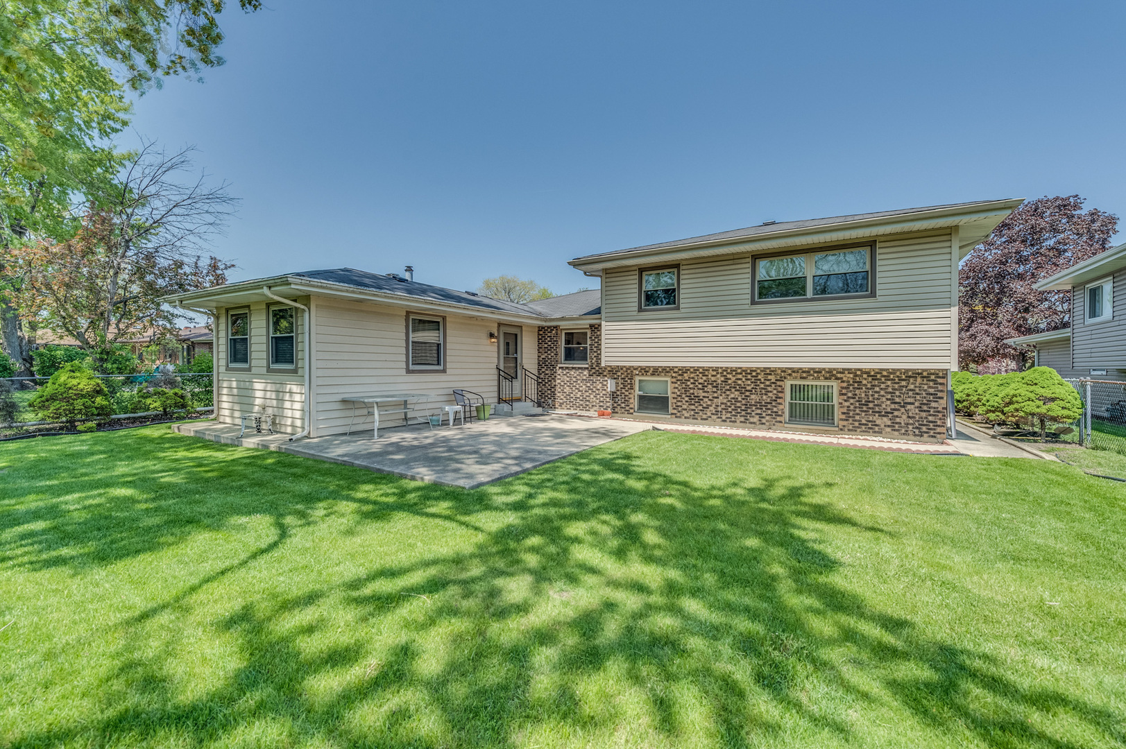 1825 W Sherry Lane, Addison, IL 60101