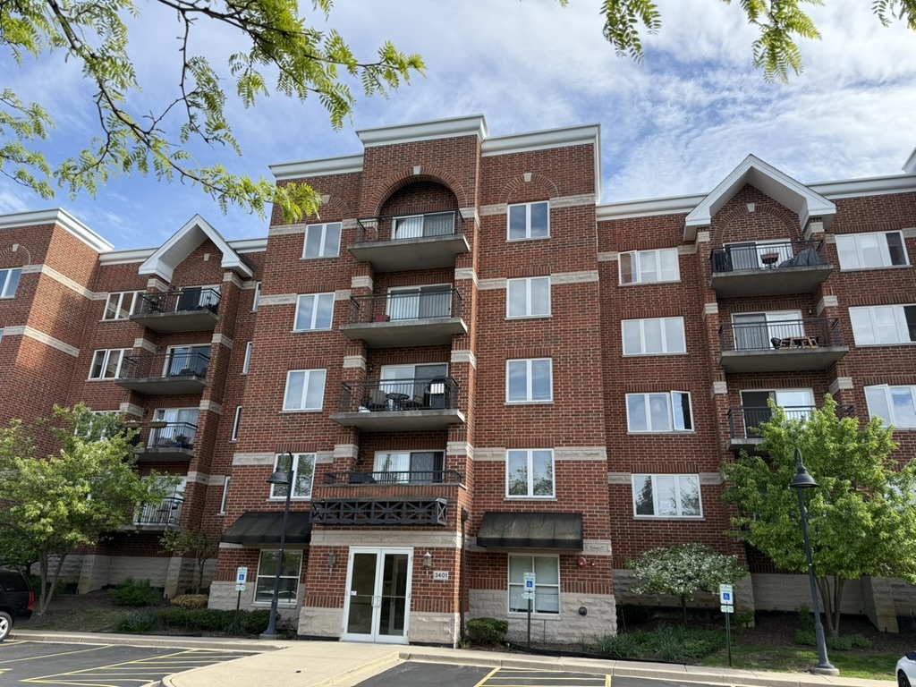 3401 N Carriageway Drive #307, Arlington Heights, IL 60004
