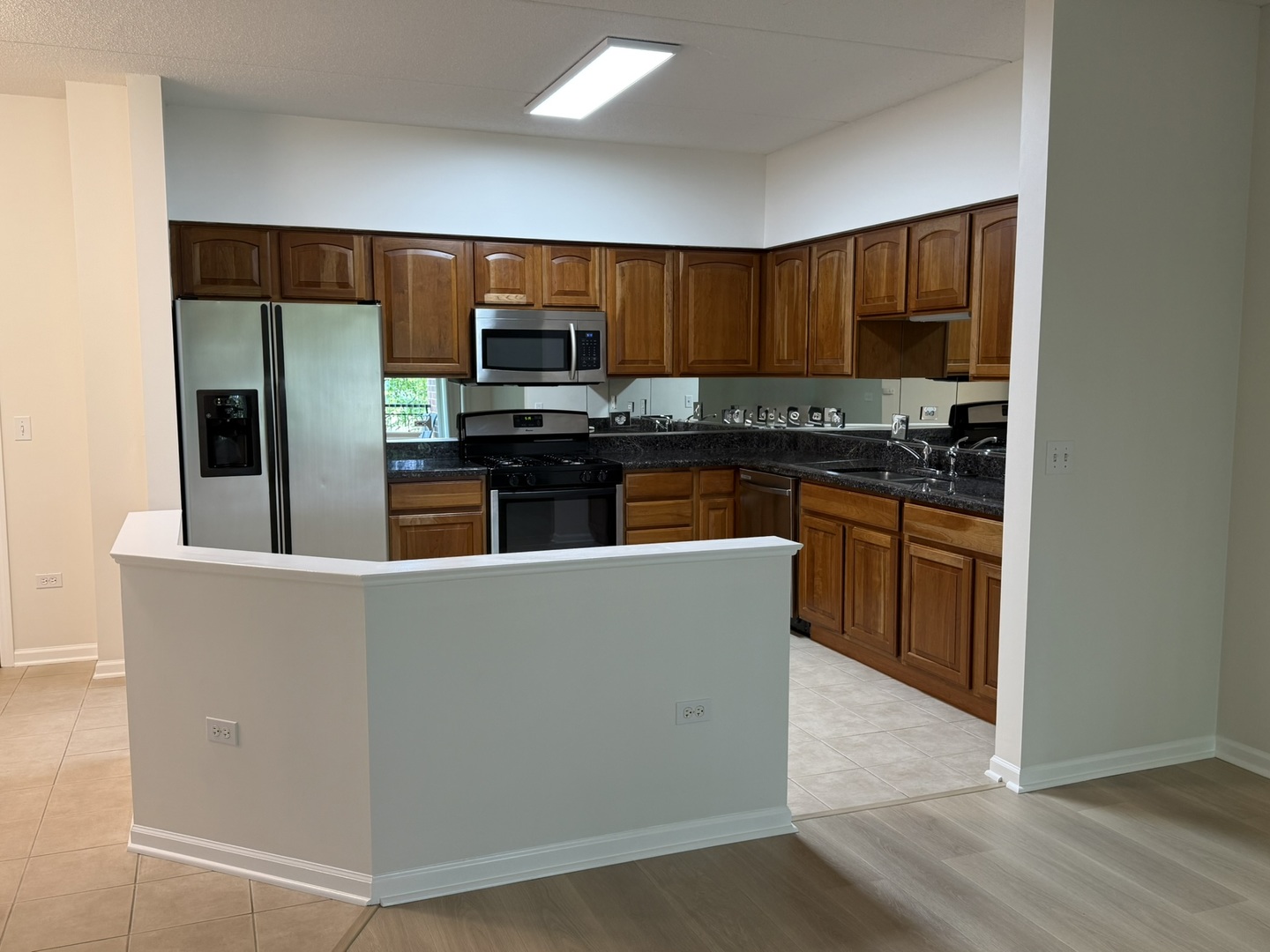3401 N Carriageway Drive #307, Arlington Heights, IL 60004