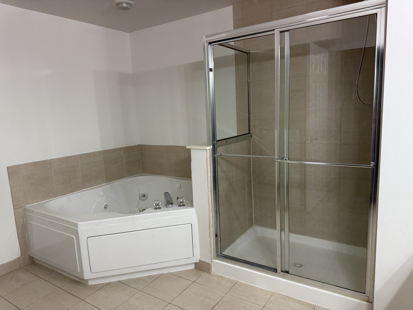 3401 N Carriageway Drive #307, Arlington Heights, IL 60004