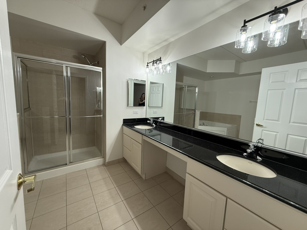 3401 N Carriageway Drive #307, Arlington Heights, IL 60004