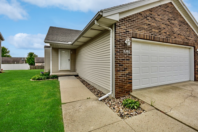 2702 Westbrook Drive, Bloomington, IL 61705