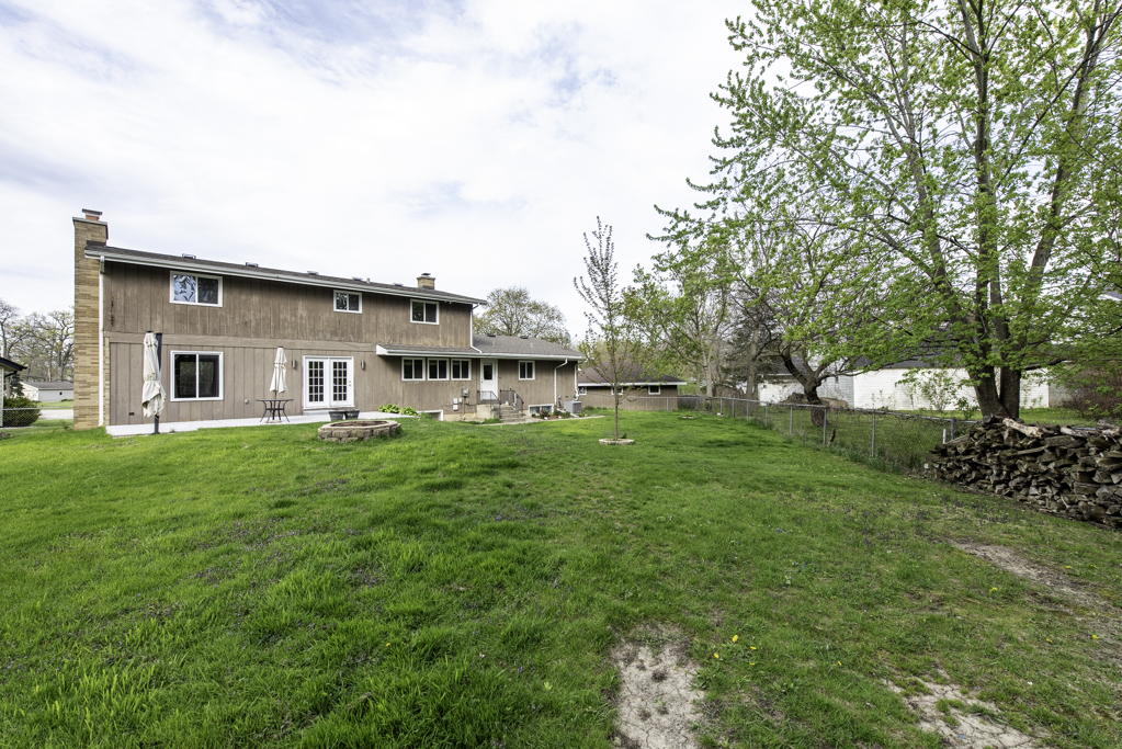 818 Geddes Court, Winthrop Harbor, IL 60096