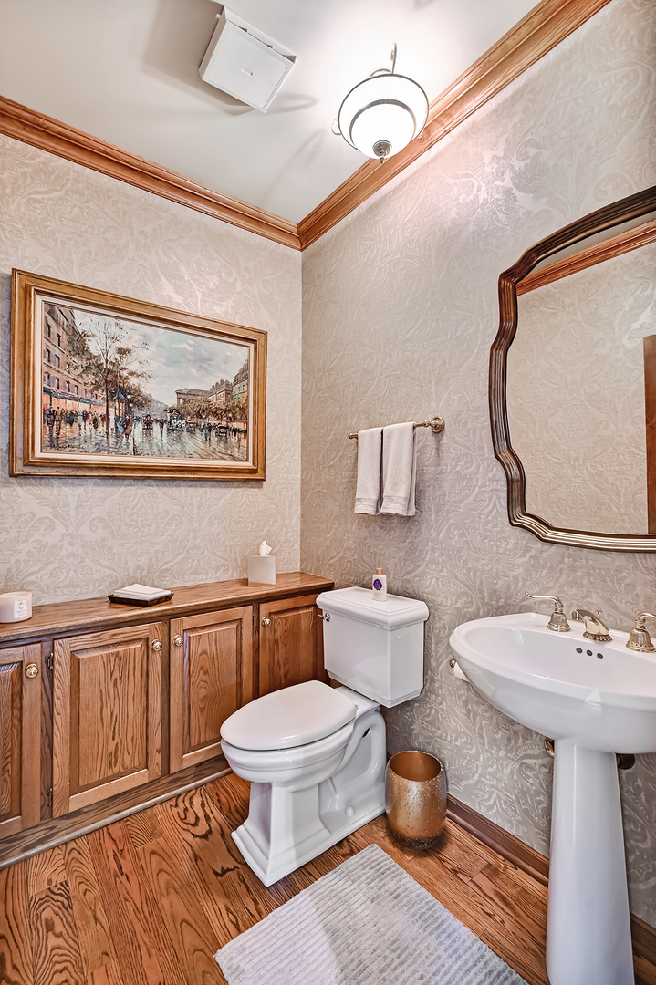 2 Hampton Court, Burr Ridge, IL 60527